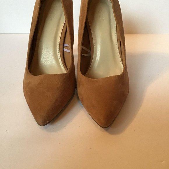 Forever 21 faux Suede Pumps - Picture 4 of 10